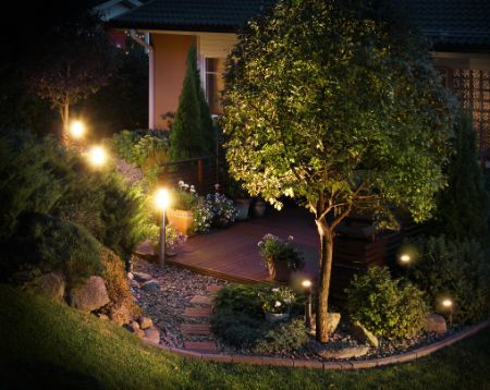 Outdoor landscape lighting