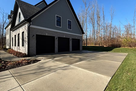 Technician surface cleaning a concrete driveway in orland park il
